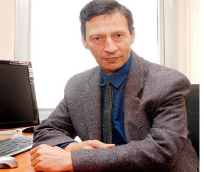 Михаил Михайлов е магистър по философия от СУ “Свети Климент Охридски”