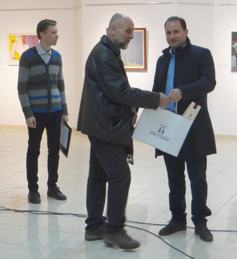 Николай Цветанов с награда от Годишната изложба на габровските ...