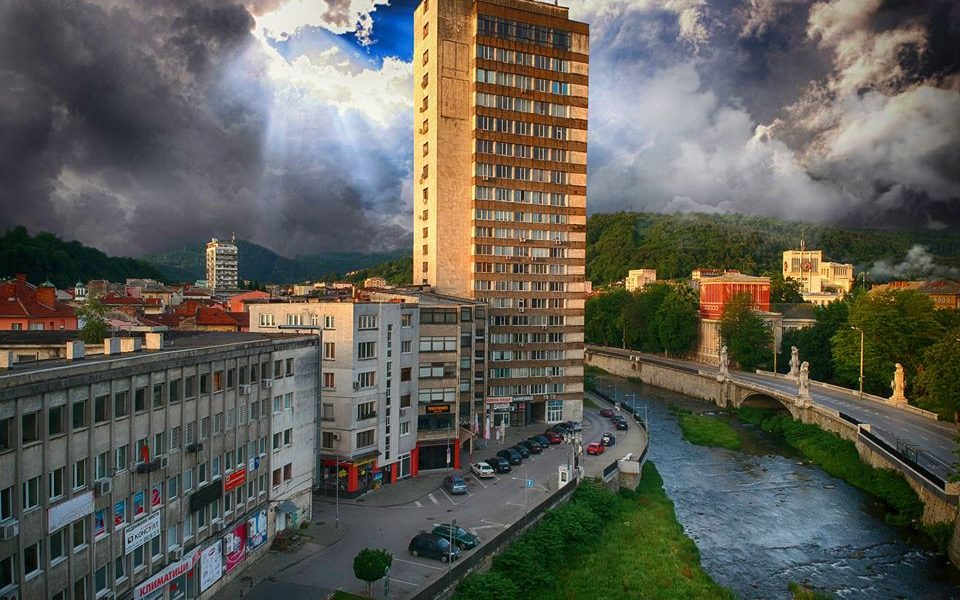 Гръмотевици и обилни валежи днес над Габрово | Gabrovo News