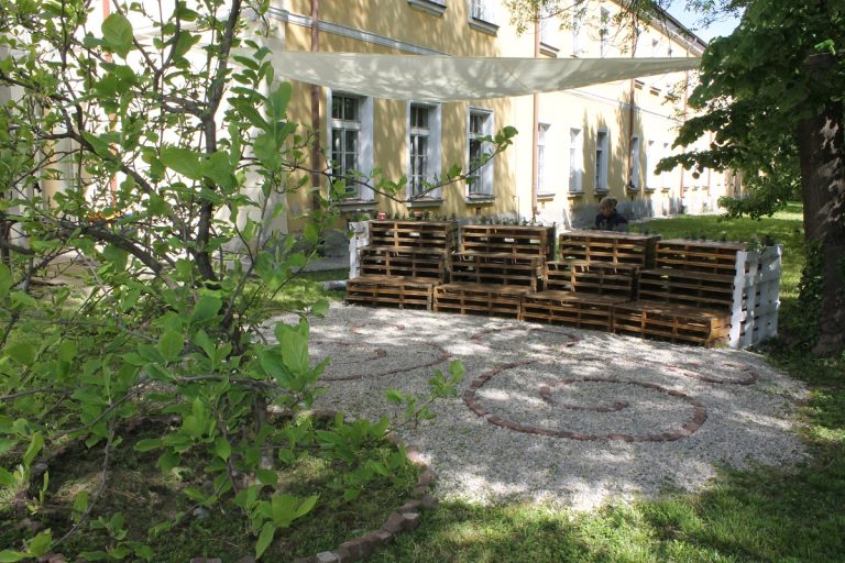 Класна стая на открито в Национална Априловска гимназия | Gabrovo News