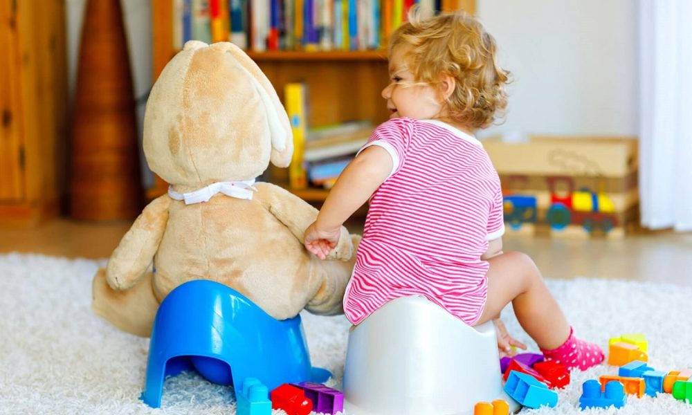 Цветът на бебешките изпражнения и значението му: Какво е нормално? Кога ...